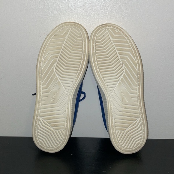 Cariuma sneakers.  Size 7.5.  Blue canvas.  Sustainable. - Picture 6 of 12
